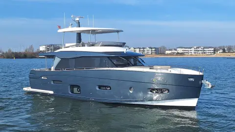 Azimut Magellano 66 — Hellevoetsluis
