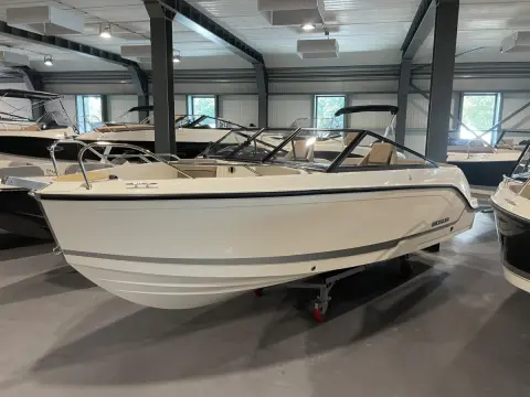 Quicksilver 605 Bowrider — Giethoorn